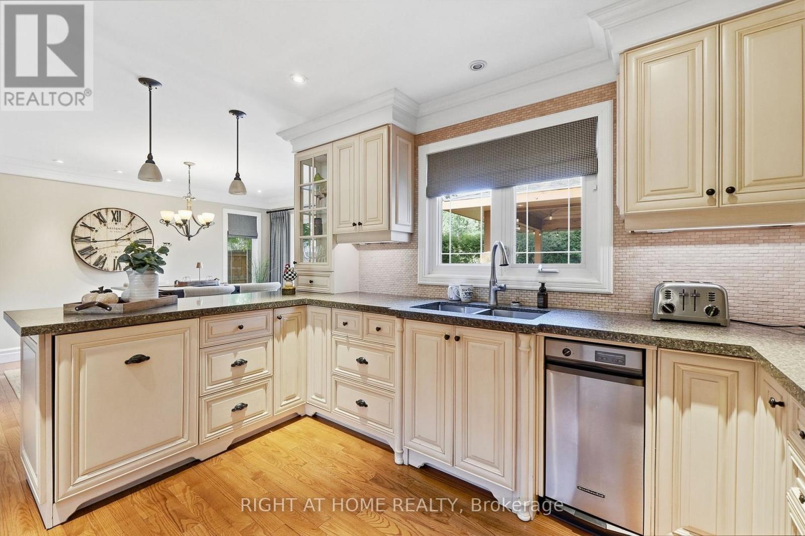 1594 HERITAGE WAY - 11