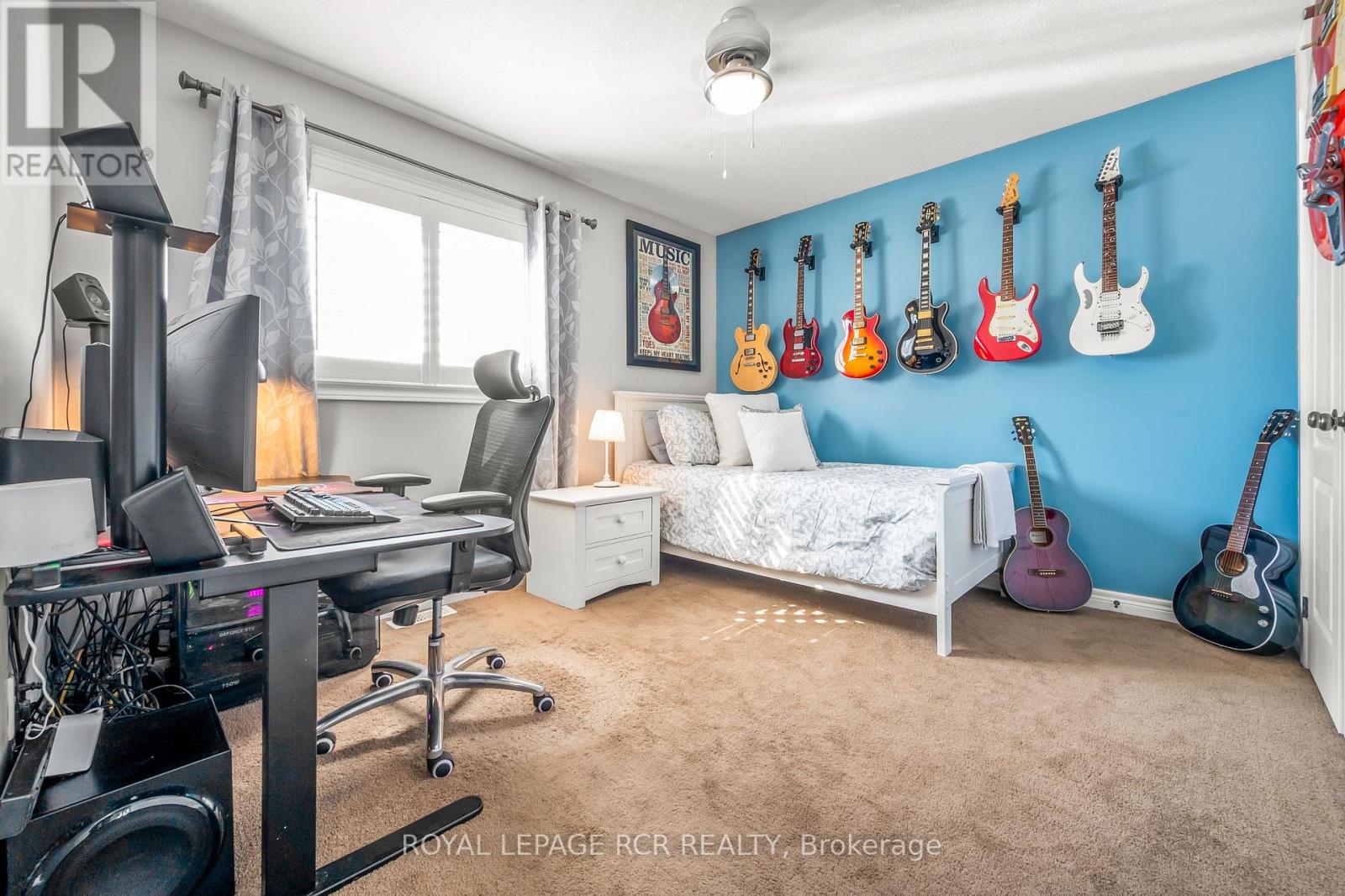 85 LAVERTY CRESCENT - 28