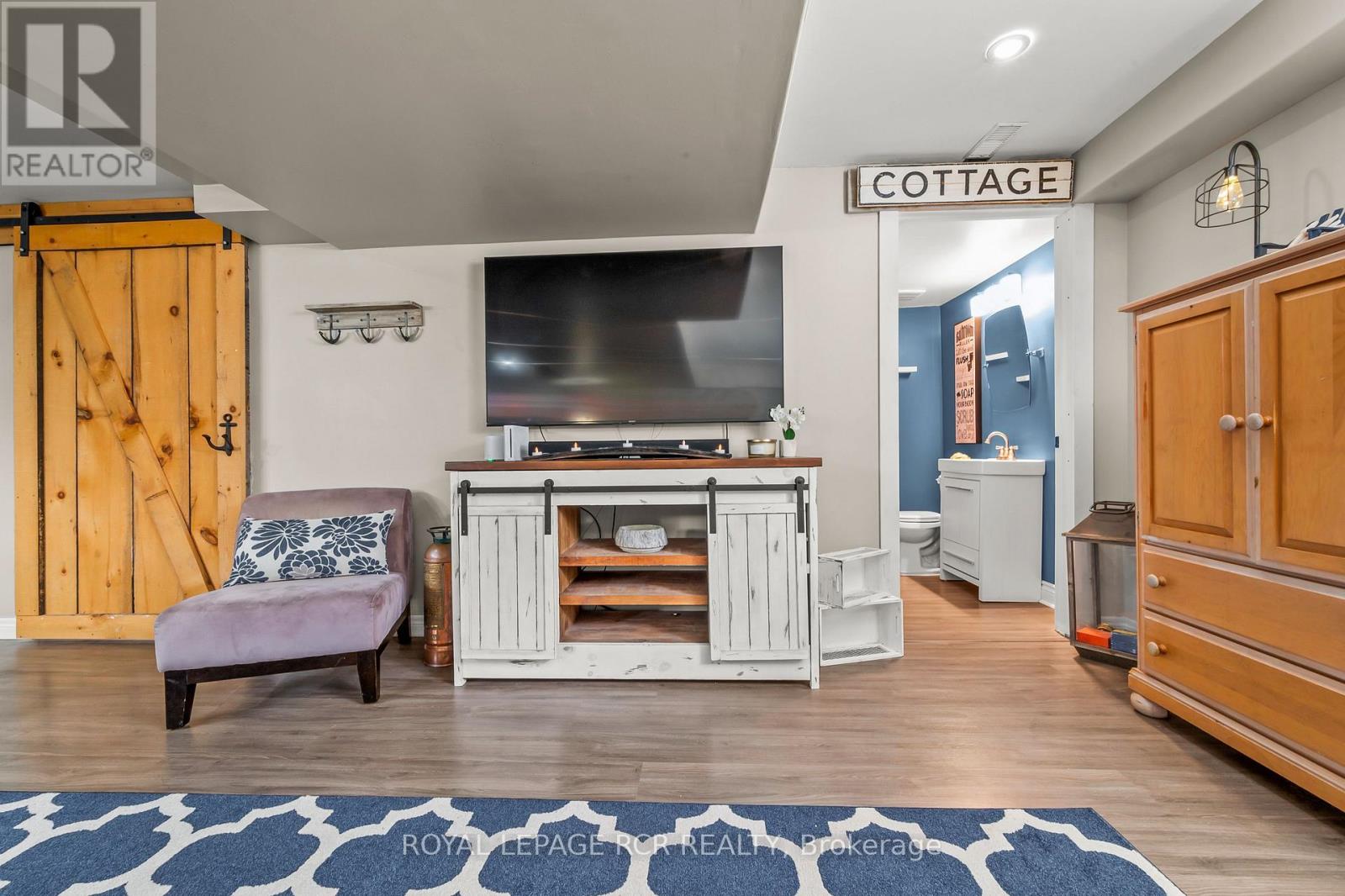 85 LAVERTY CRESCENT - 35
