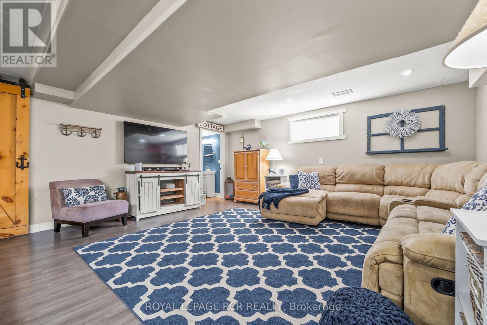 85 LAVERTY CRESCENT - 39