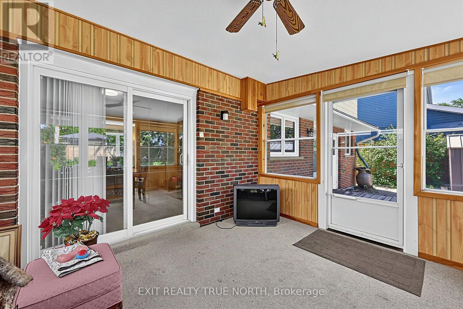 2661 HOMELANDS DRIVE - 17