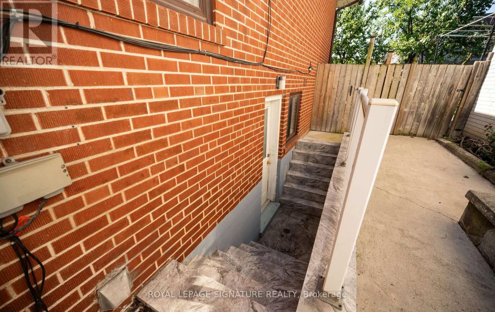 14 DIXINGTON CRESCENT - 28
