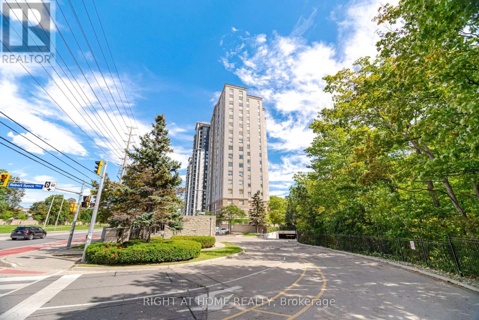 Photo of 200 BURNHAMTHORPE Road