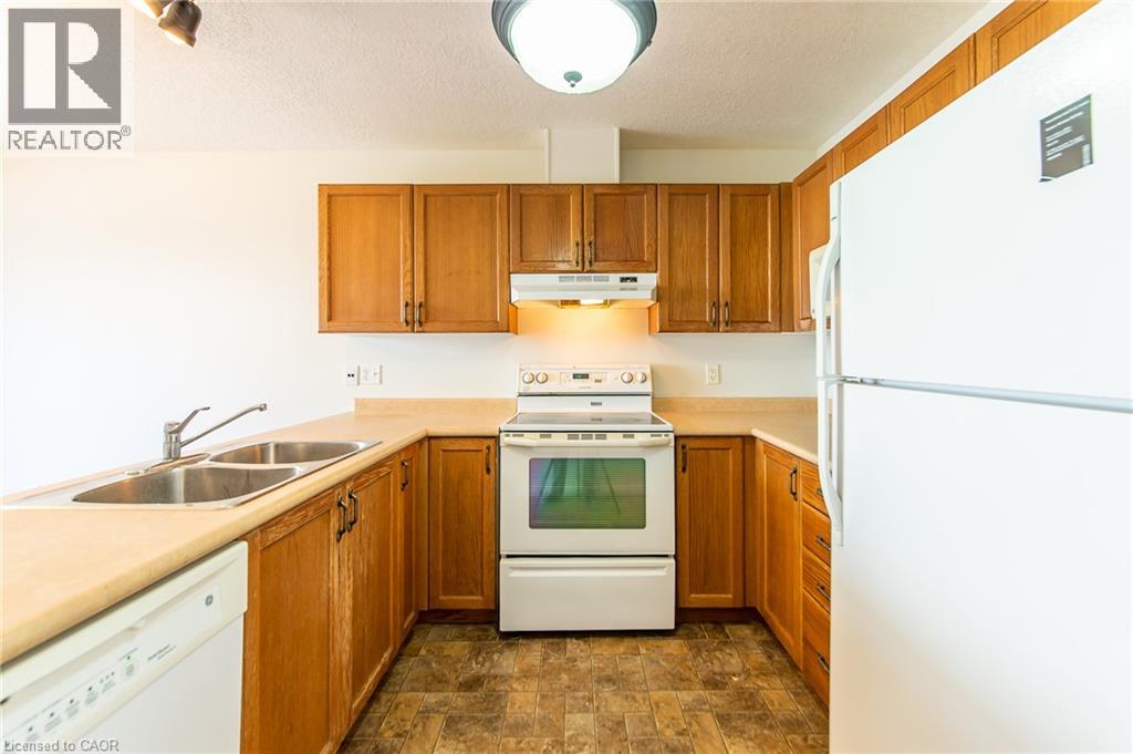 619 WILD GINGER Avenue Unit# J54, Waterloo — photo 5