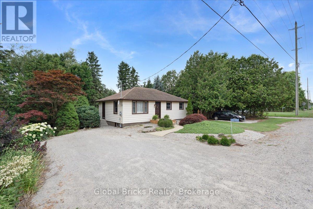 42291 John Wise Line, Central Elgin, ON photo 2