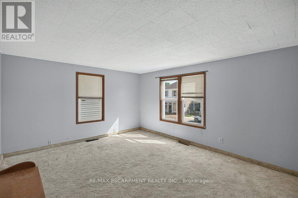 4 ERIE AVENUE S - 23