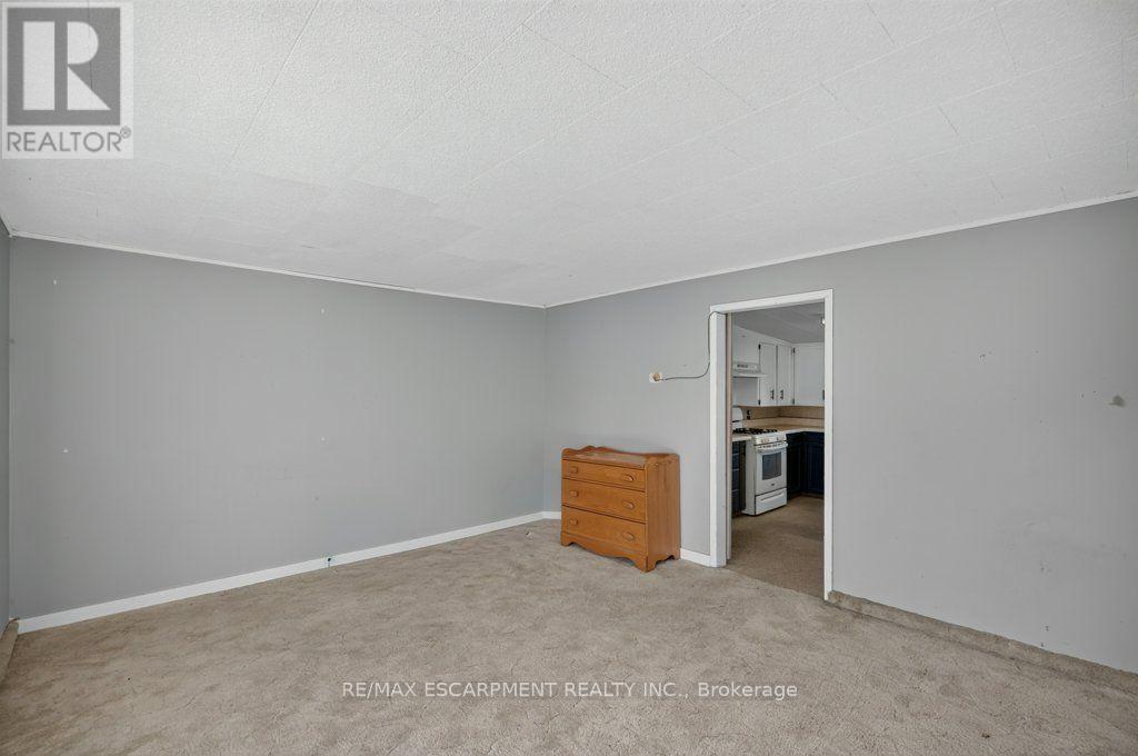 4 ERIE AVENUE S - 24