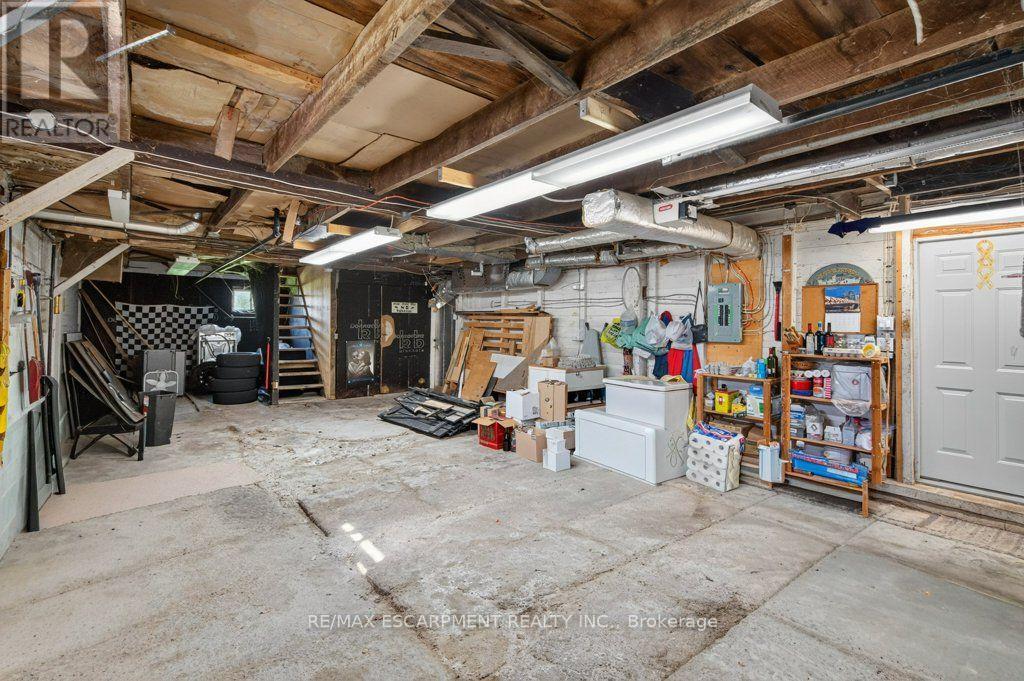 4 ERIE AVENUE S - 41