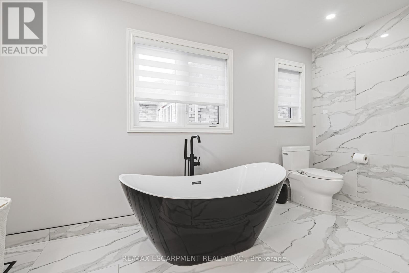 90 ROBERTSON ROAD - 28