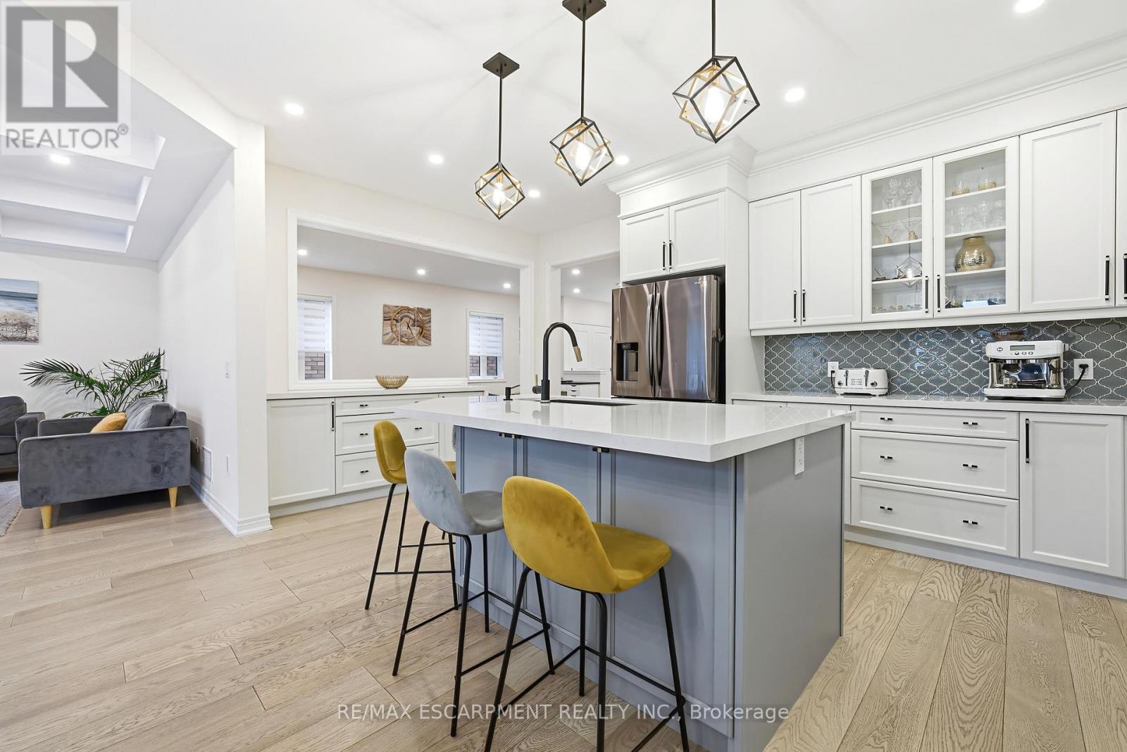 90 ROBERTSON ROAD - 8
