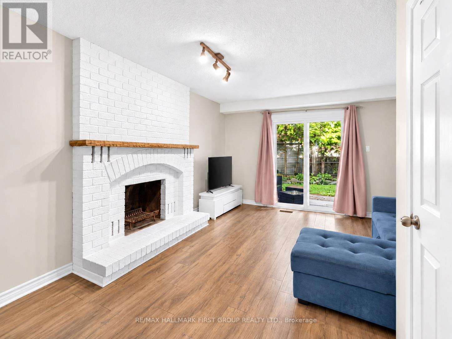 174 HIGHVIEW AVENUE E - 19