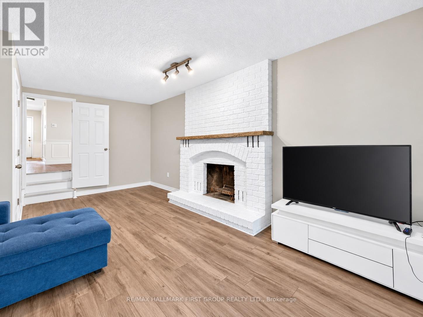174 HIGHVIEW AVENUE E - 20
