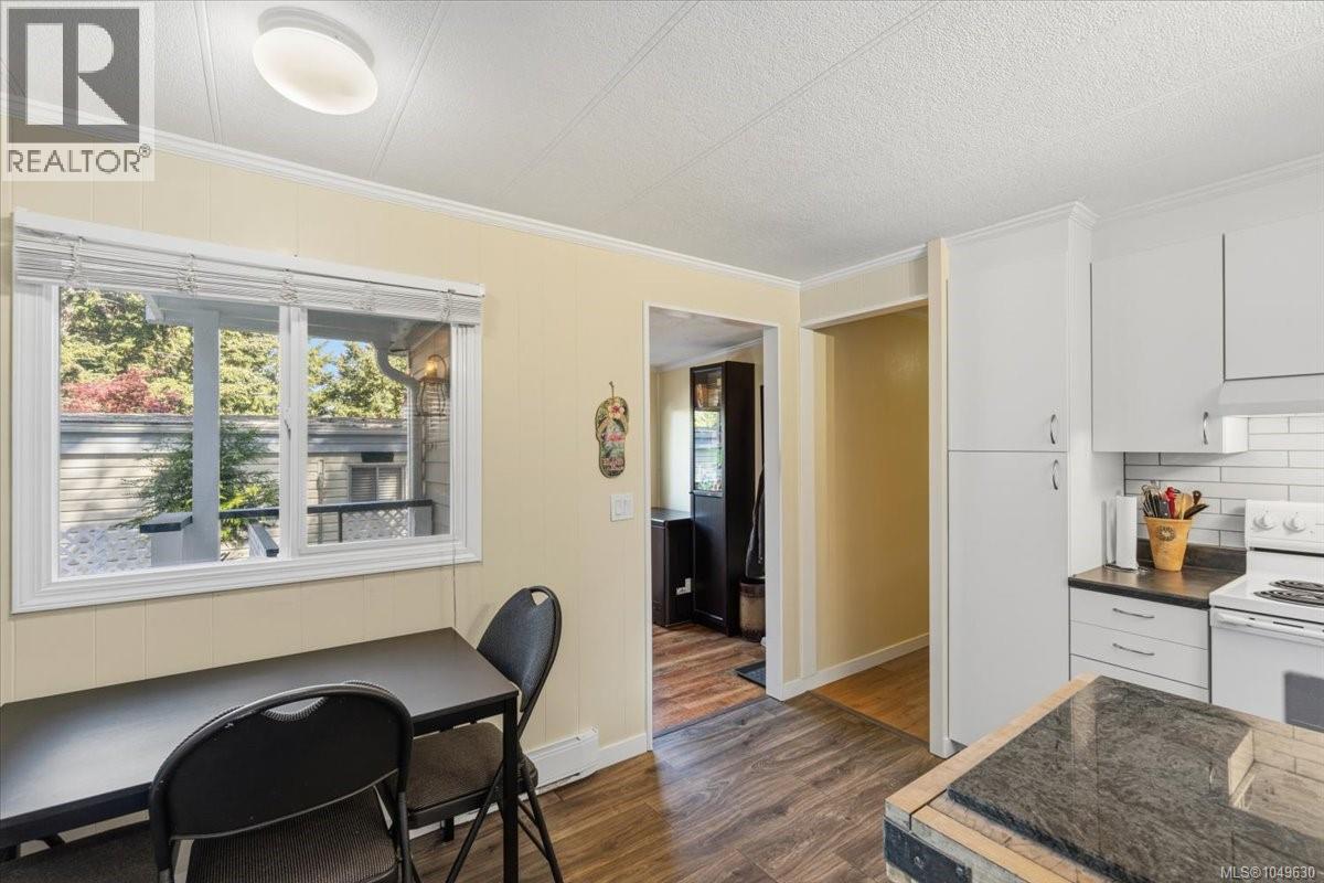 #7 1247 Arbutus Rd - 12