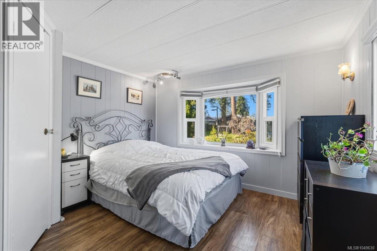 #7 1247 Arbutus Rd - 13