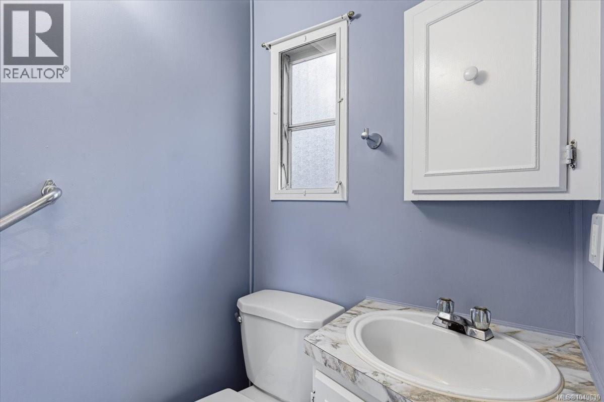 #7 1247 Arbutus Rd - 16