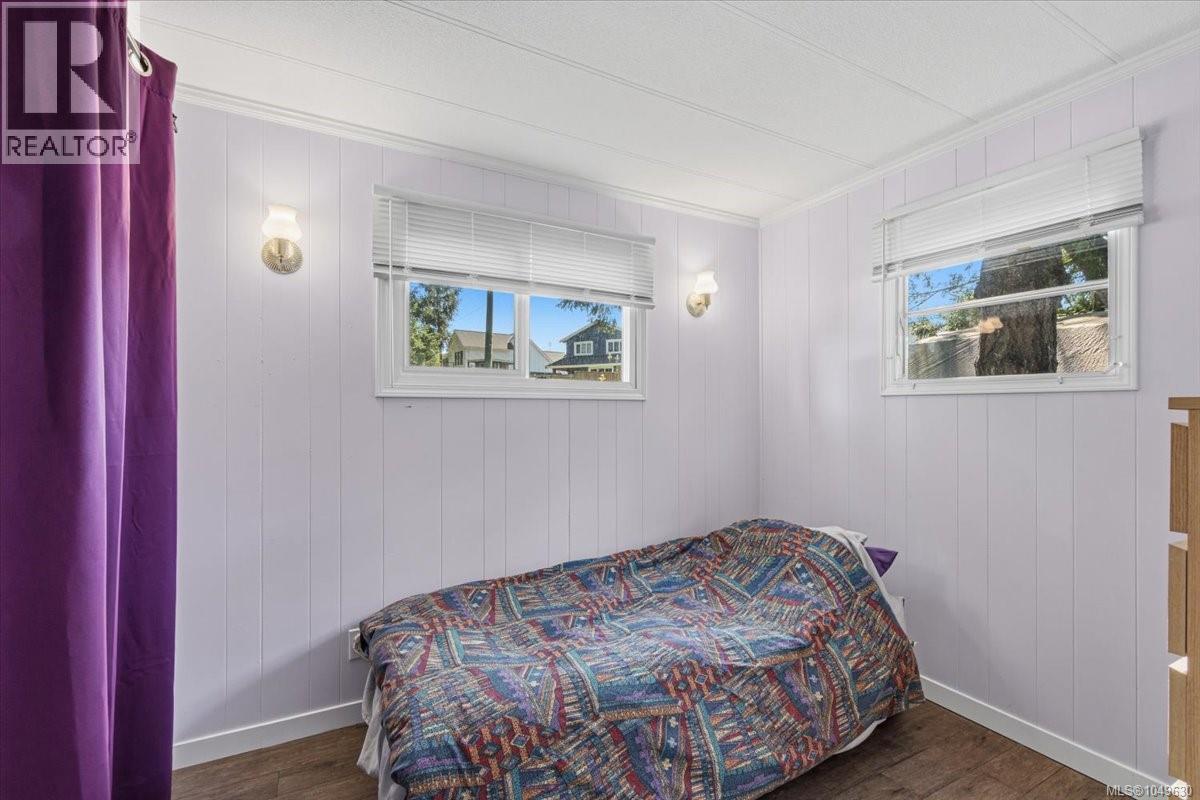 #7 1247 Arbutus Rd - Image 17