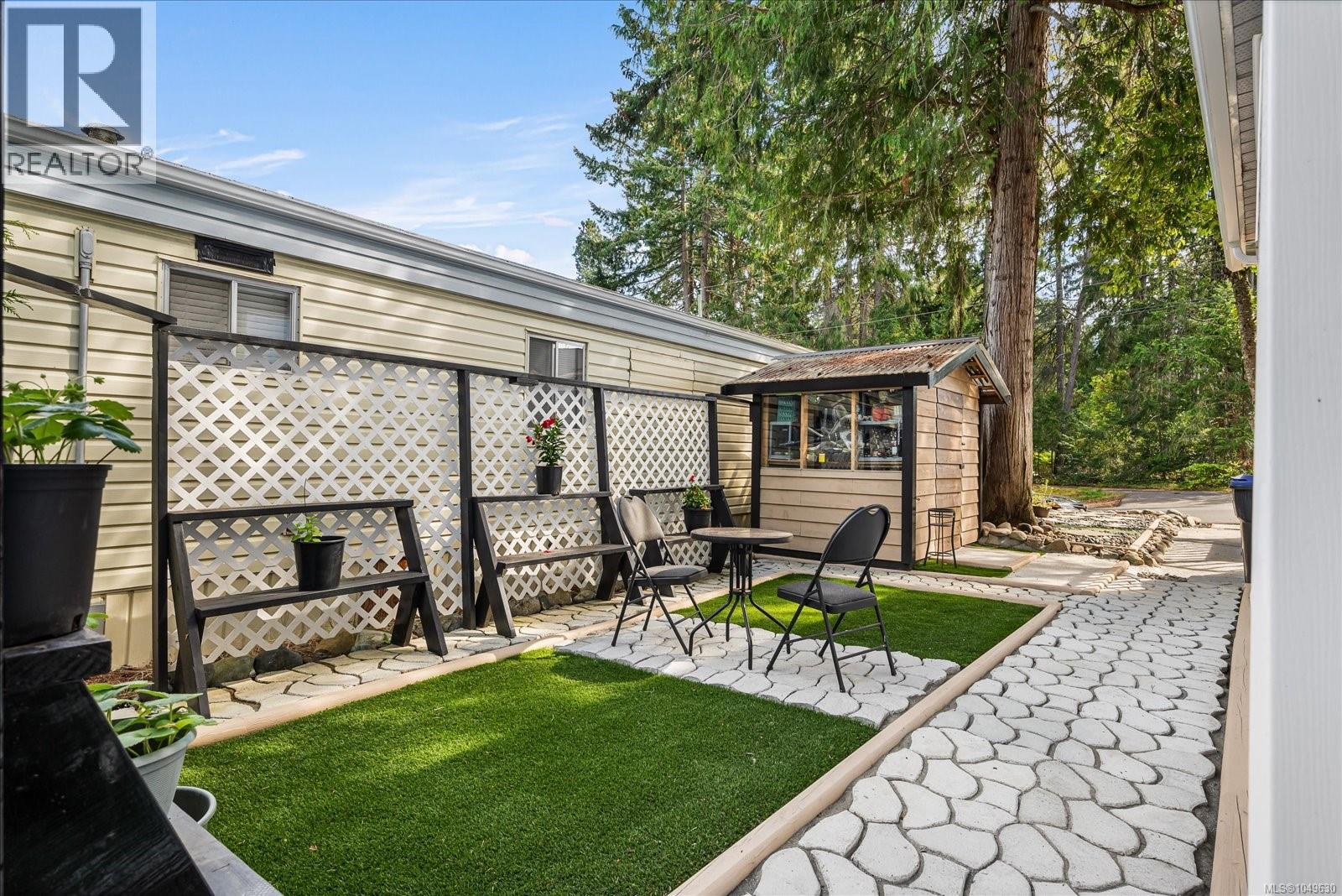 #7 1247 Arbutus Rd - 2