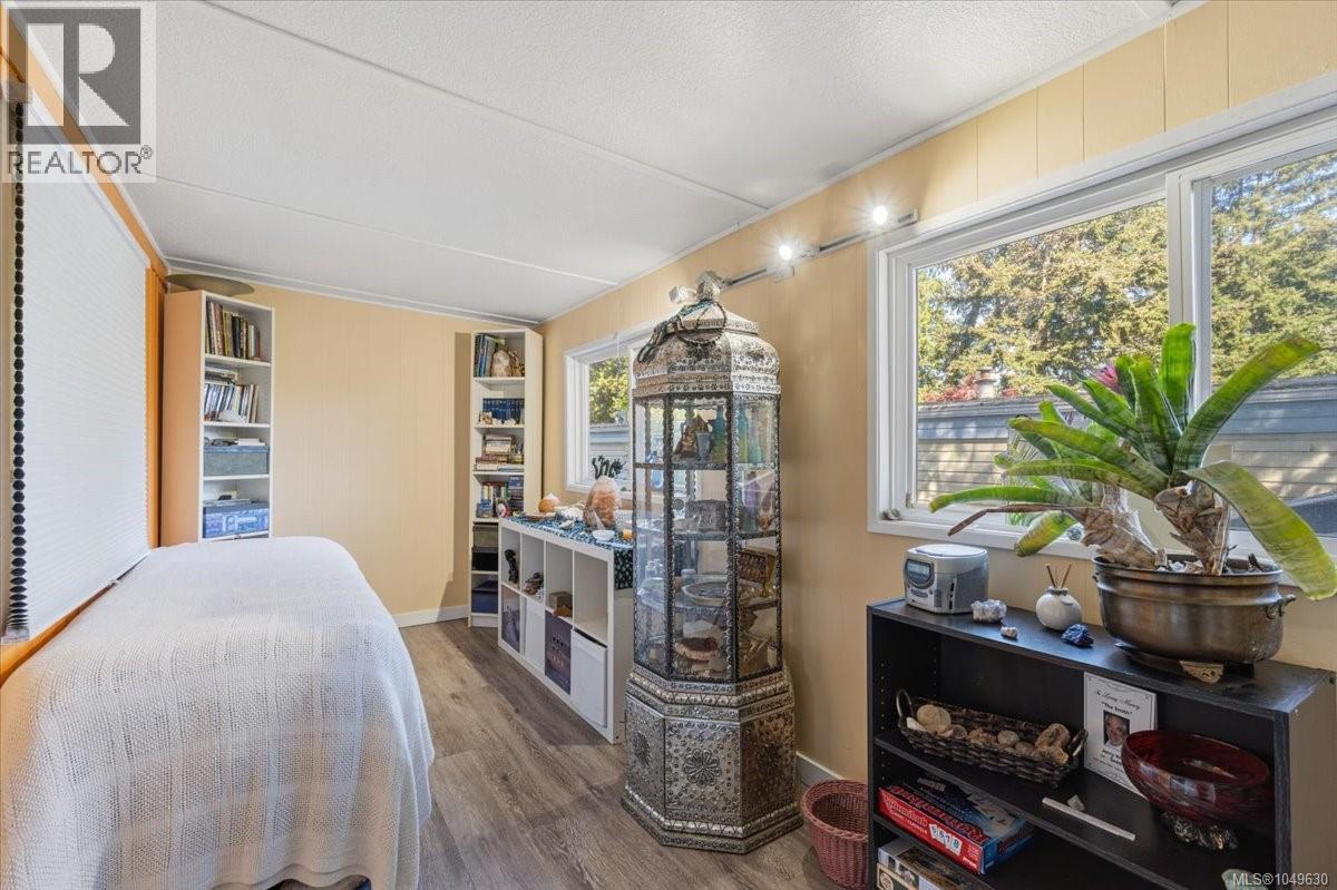 #7 1247 Arbutus Rd - 21