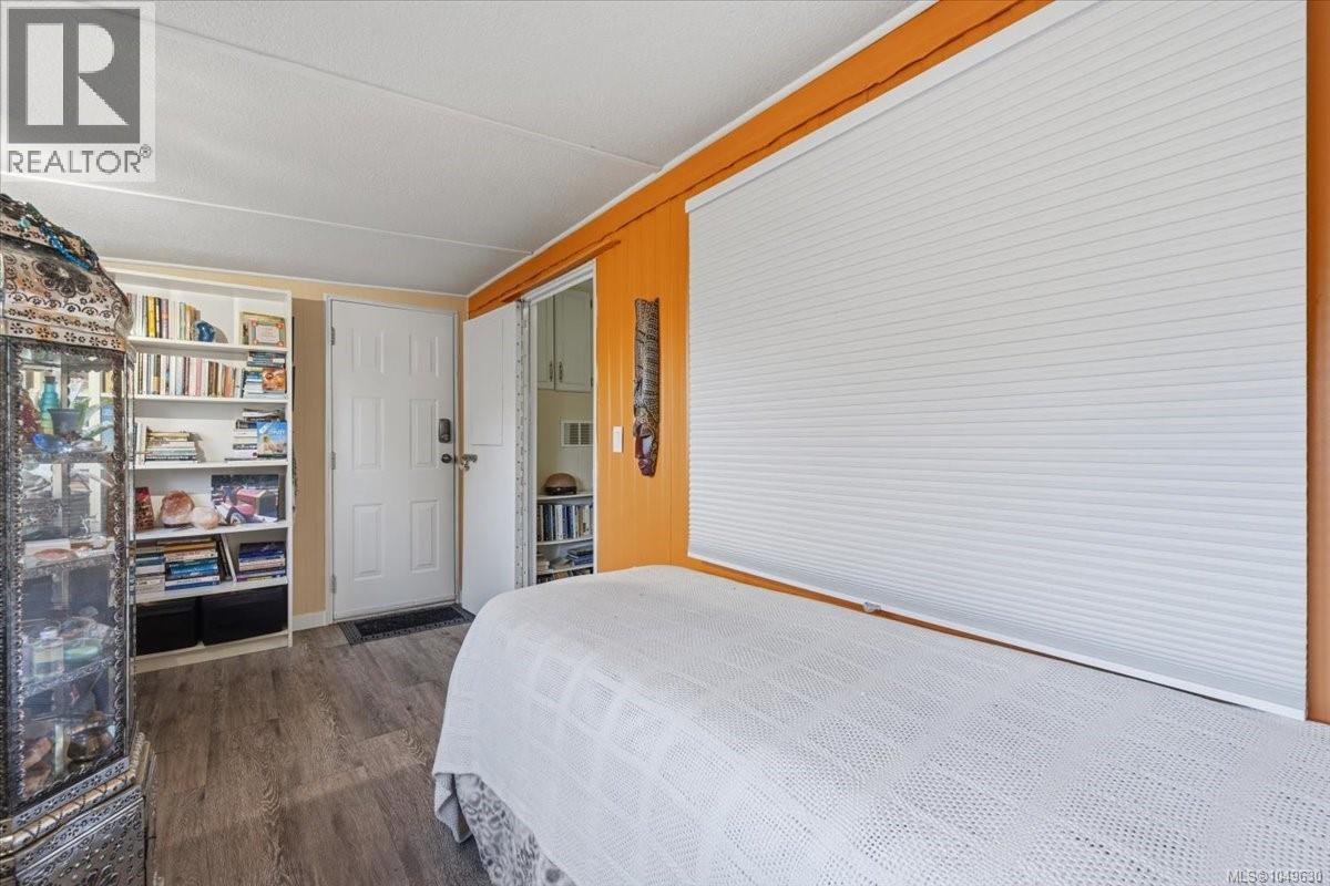 #7 1247 Arbutus Rd - 22