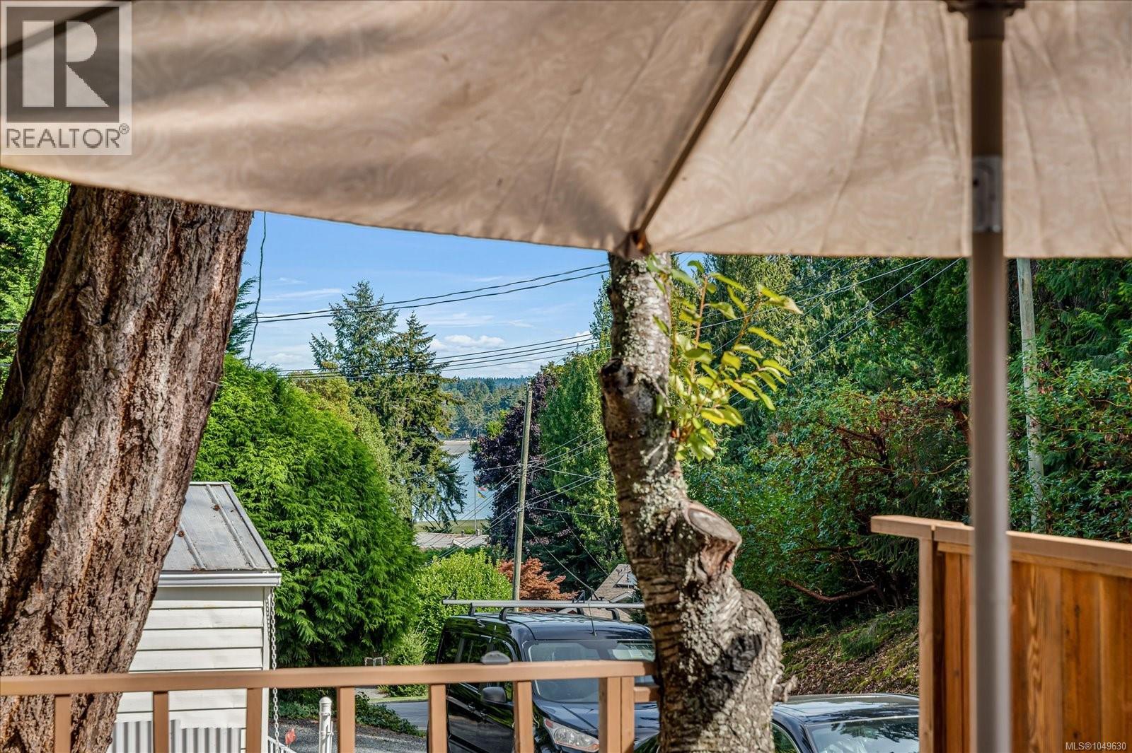 #7 1247 Arbutus Rd - 28