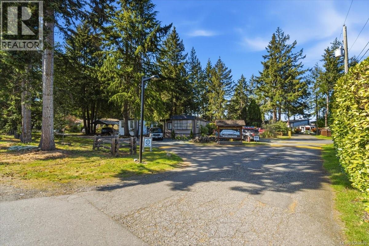 #7 1247 Arbutus Rd - 34