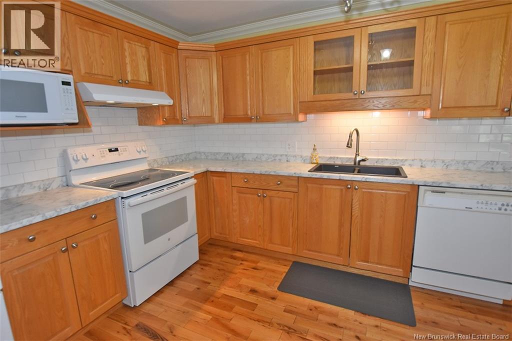 #16 185 Reynolds Street - 22