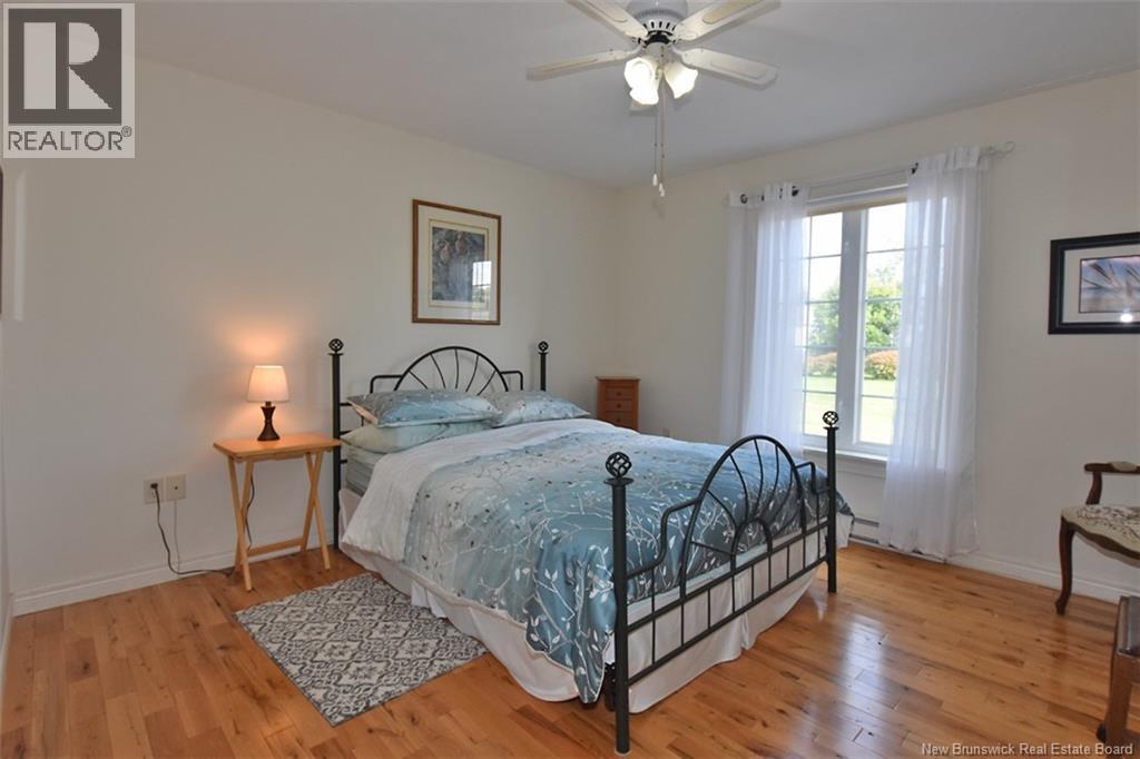 #16 185 Reynolds Street - 25