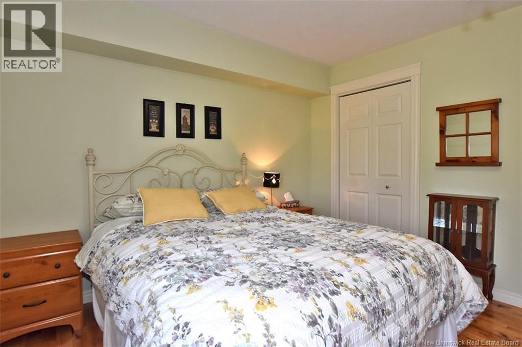 #16 185 Reynolds Street - 30