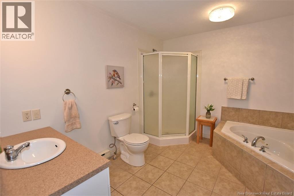 #16 185 Reynolds Street - Image 32