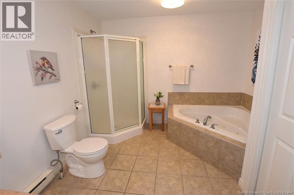 #16 185 Reynolds Street - 33