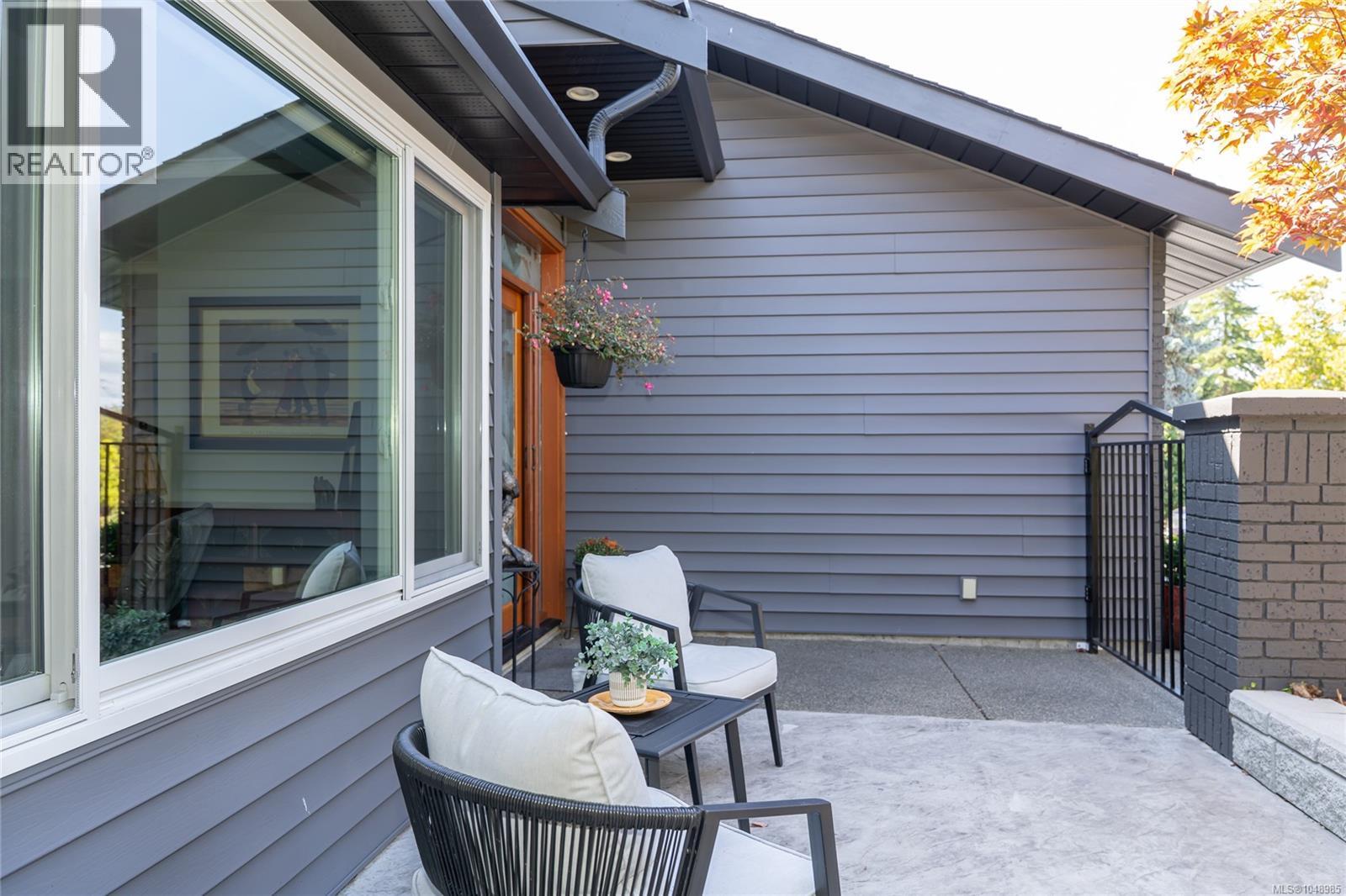 3728 Arbutus Dr N - 34