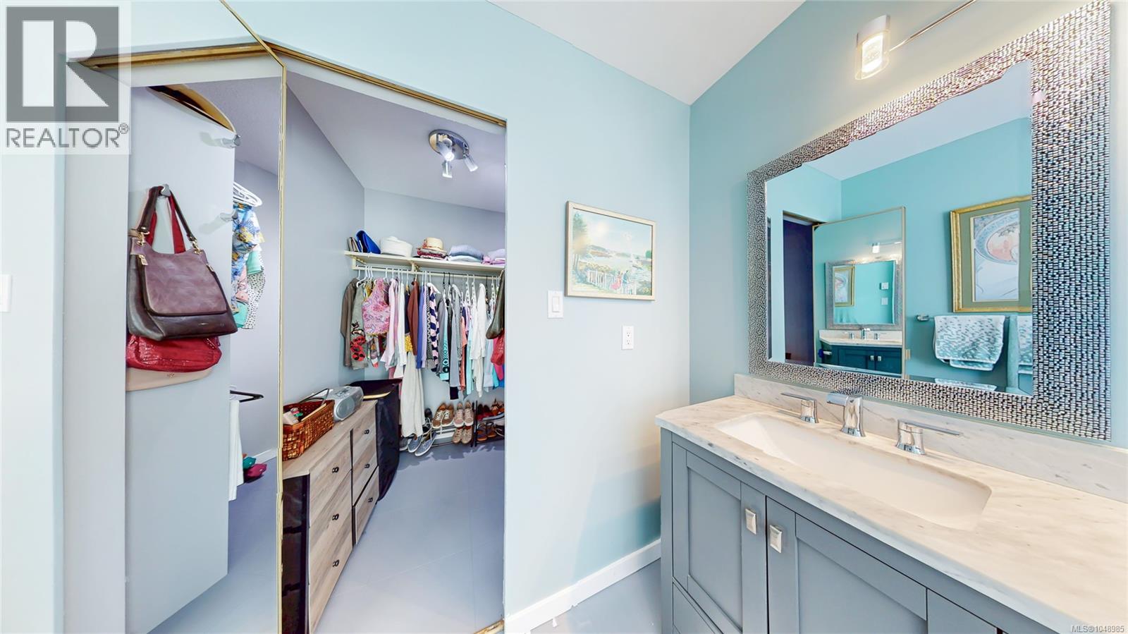 3728 Arbutus Dr N - 24