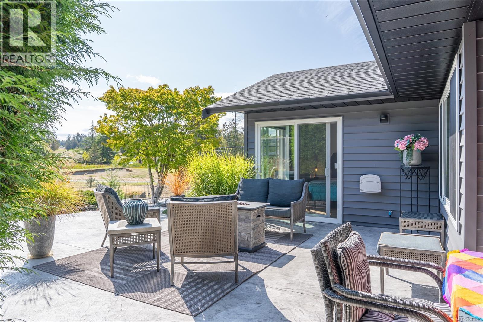 3728 Arbutus Dr N - 36