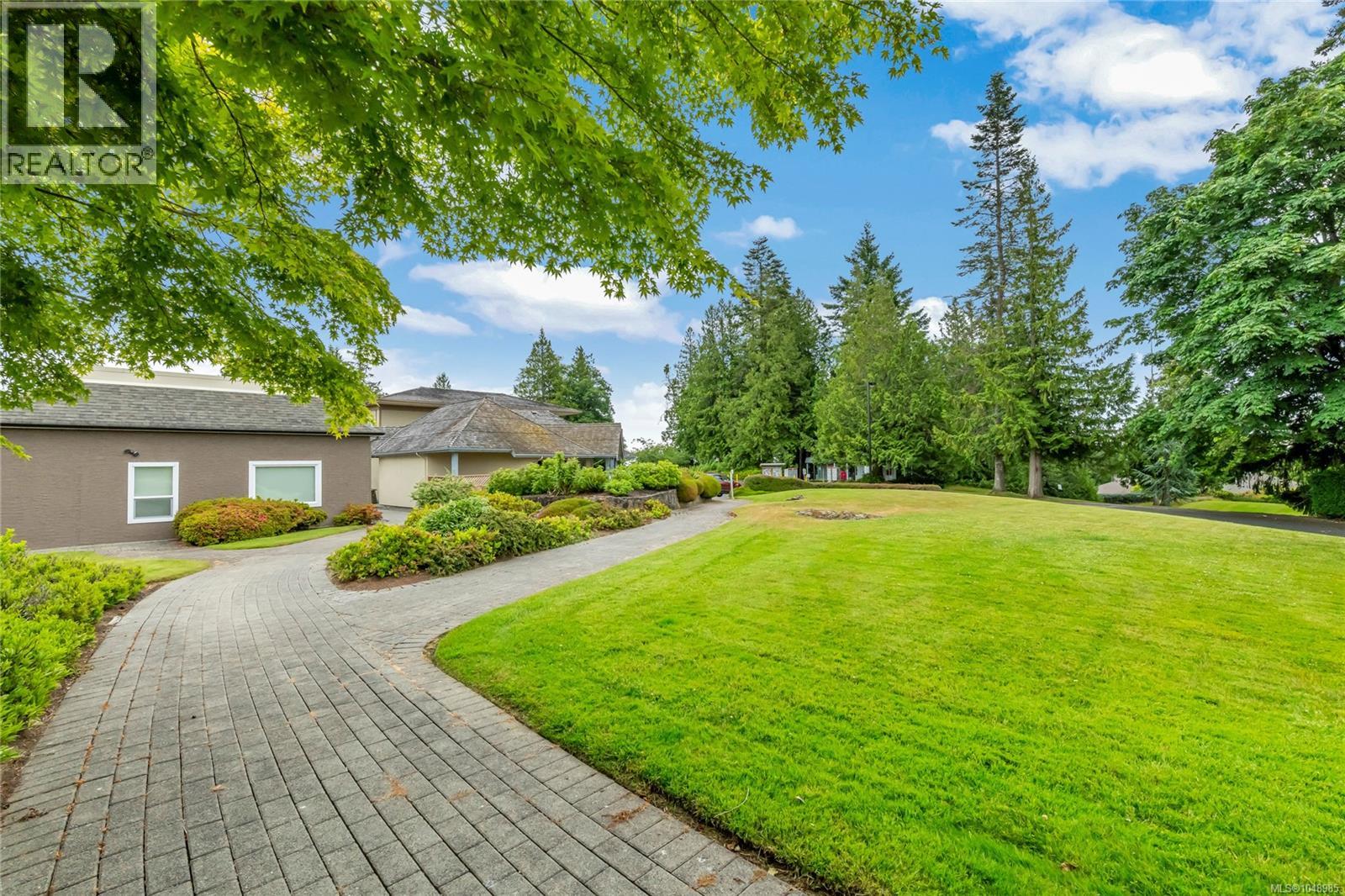 3728 Arbutus Dr N - 71
