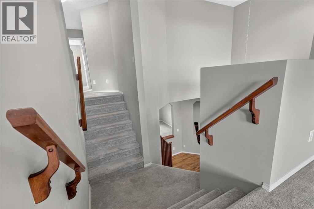 380 Royal Oak Heights NW - 18
