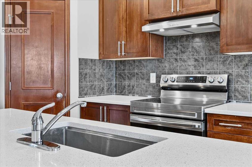 380 Royal Oak Heights NW - 4