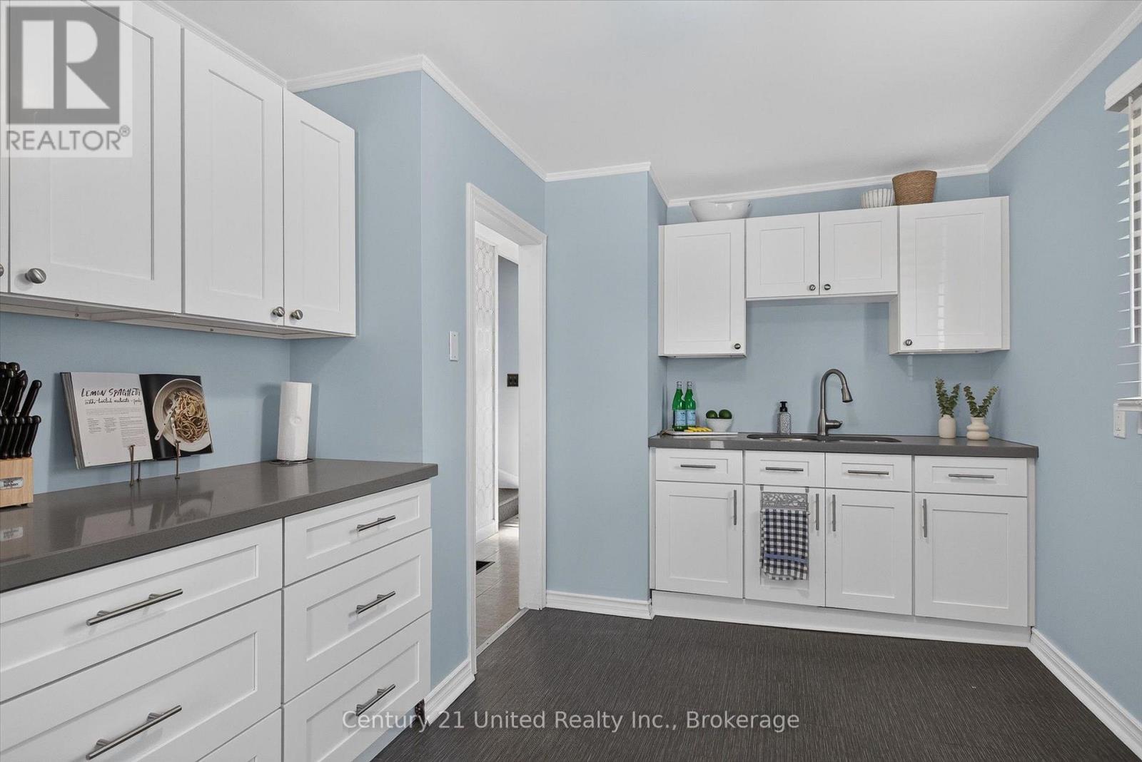 679 HAWLEY STREET - 12