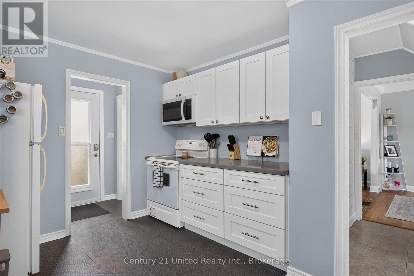679 HAWLEY STREET - 13