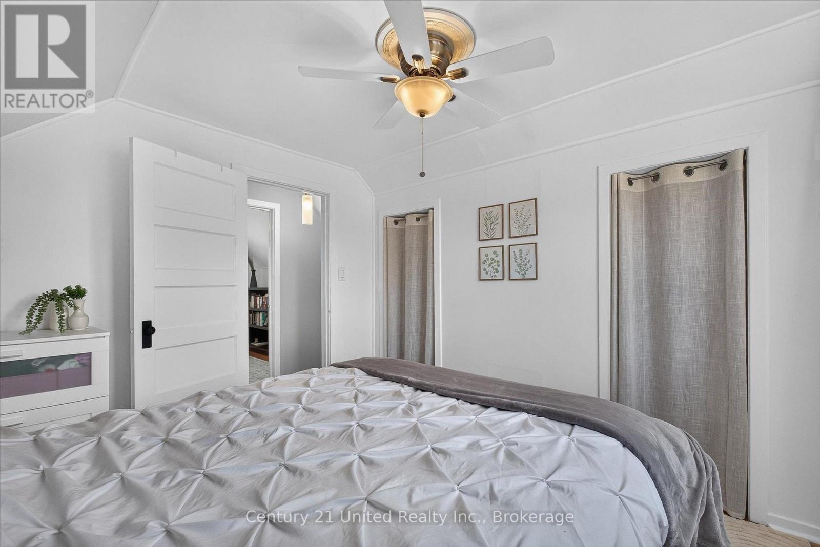 679 HAWLEY STREET - 20