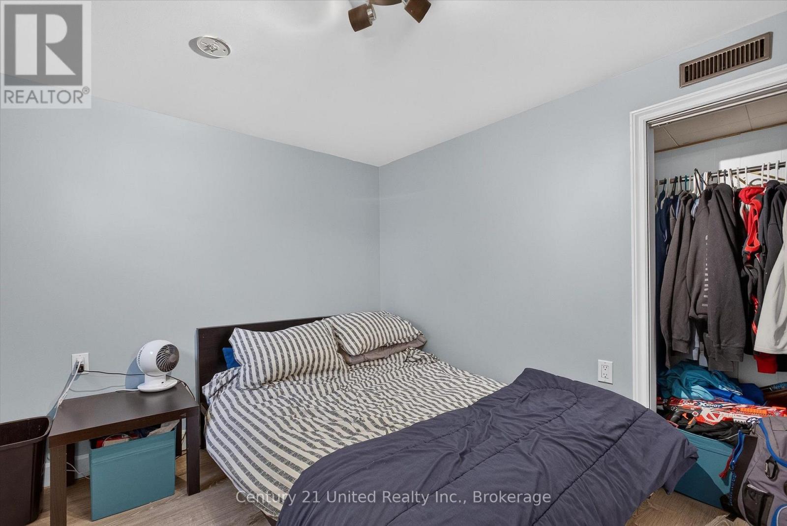 679 HAWLEY STREET - Image 30