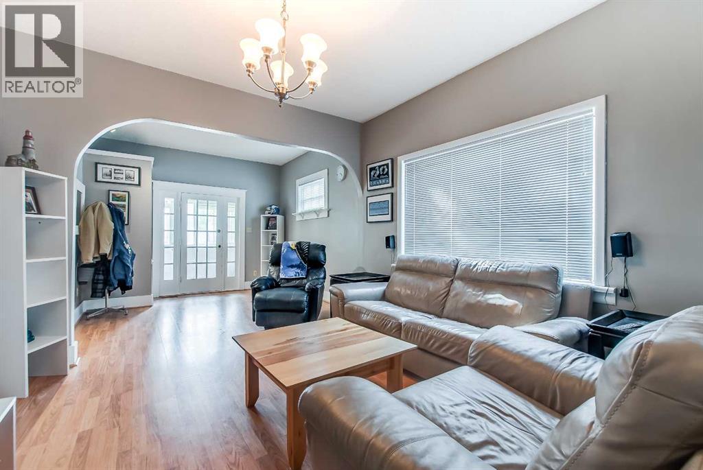 110 8 Street SE - 12