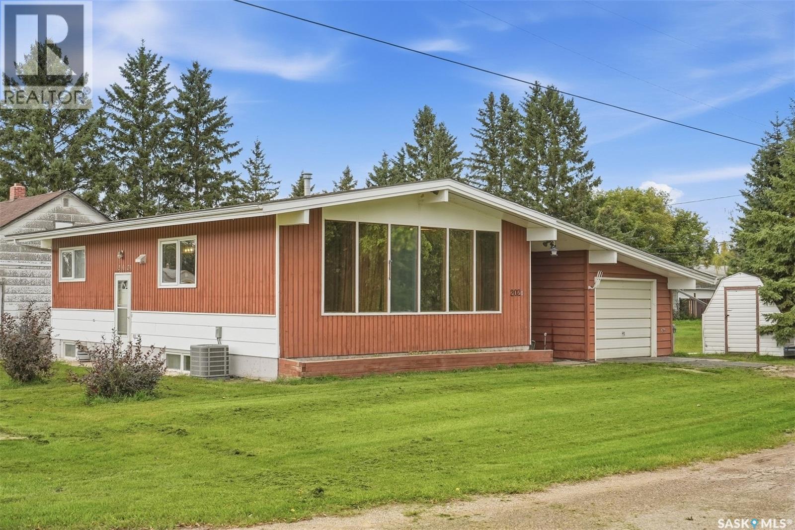 202 Princess AVENUE W, Hafford — photo 2