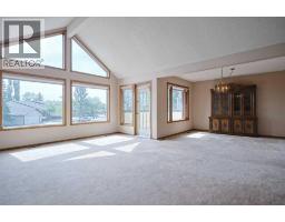 Family room - 52 Edgeland Road Nw, Calgary, AB T3A2Y4 Photo 11