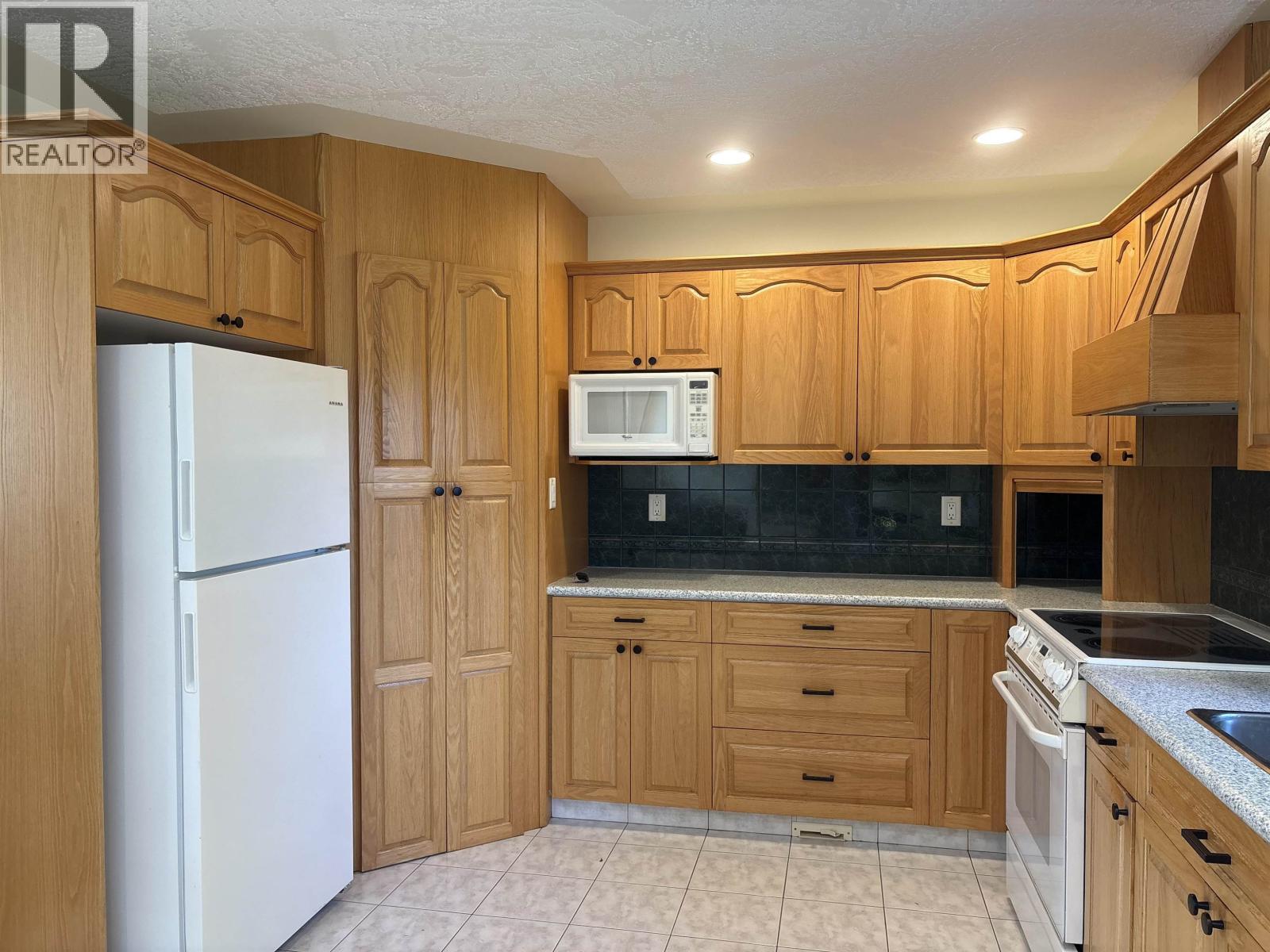 Photo 10 of 38 — 2362 MCTAVISH ROAD · Prince George, BC