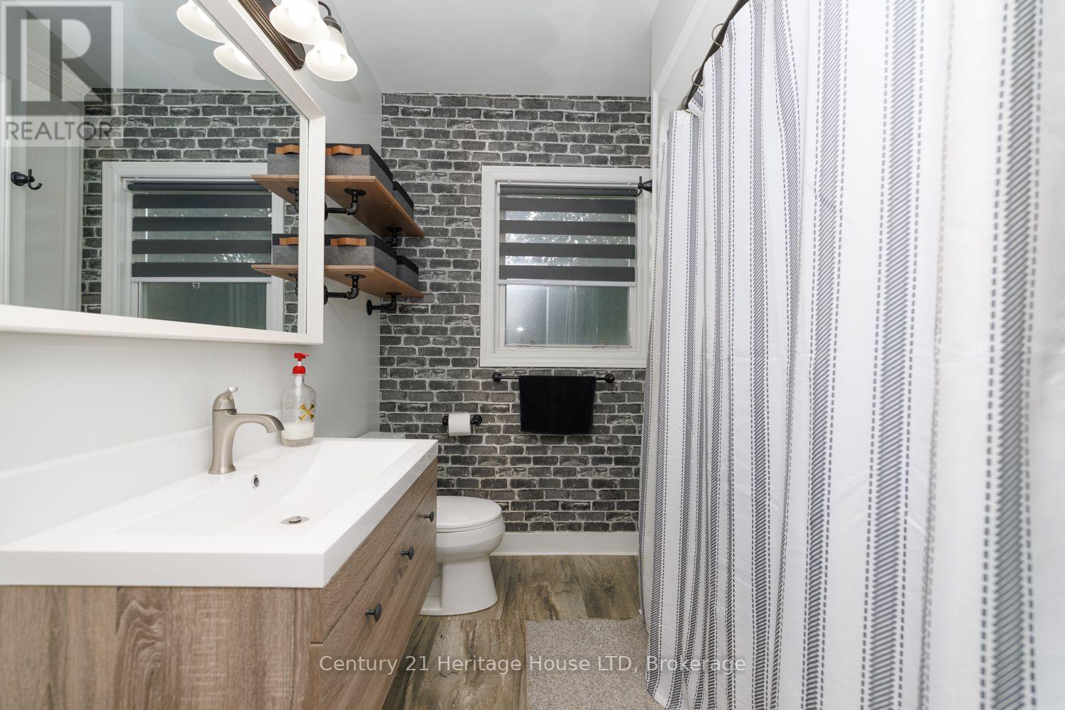 6 GREENOCK CIRCLE - 23