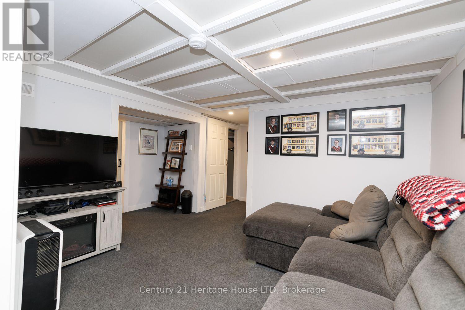 6 GREENOCK CIRCLE - 27