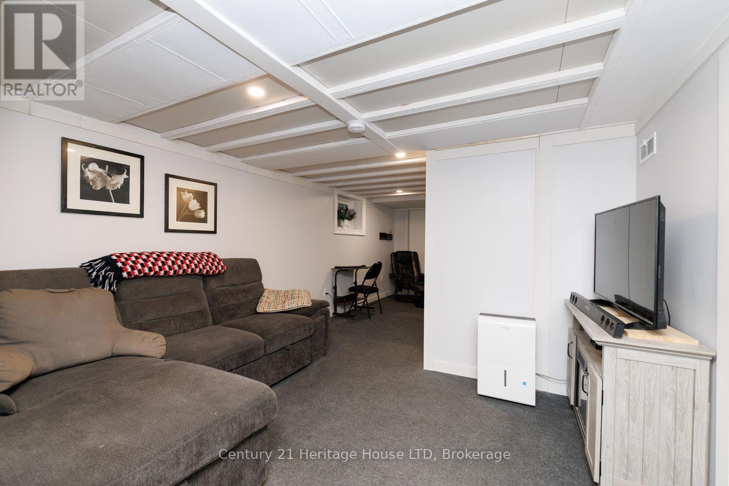 6 GREENOCK CIRCLE - Image 28