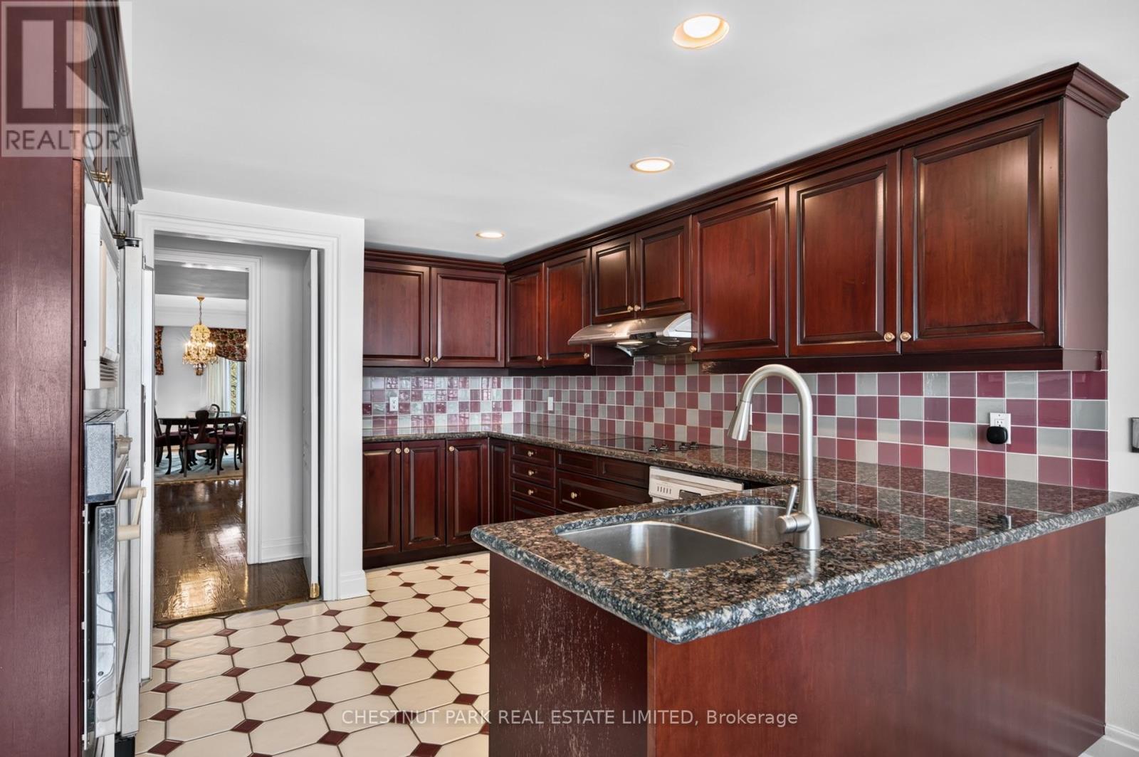 248 SPADINA ROAD - Image 15