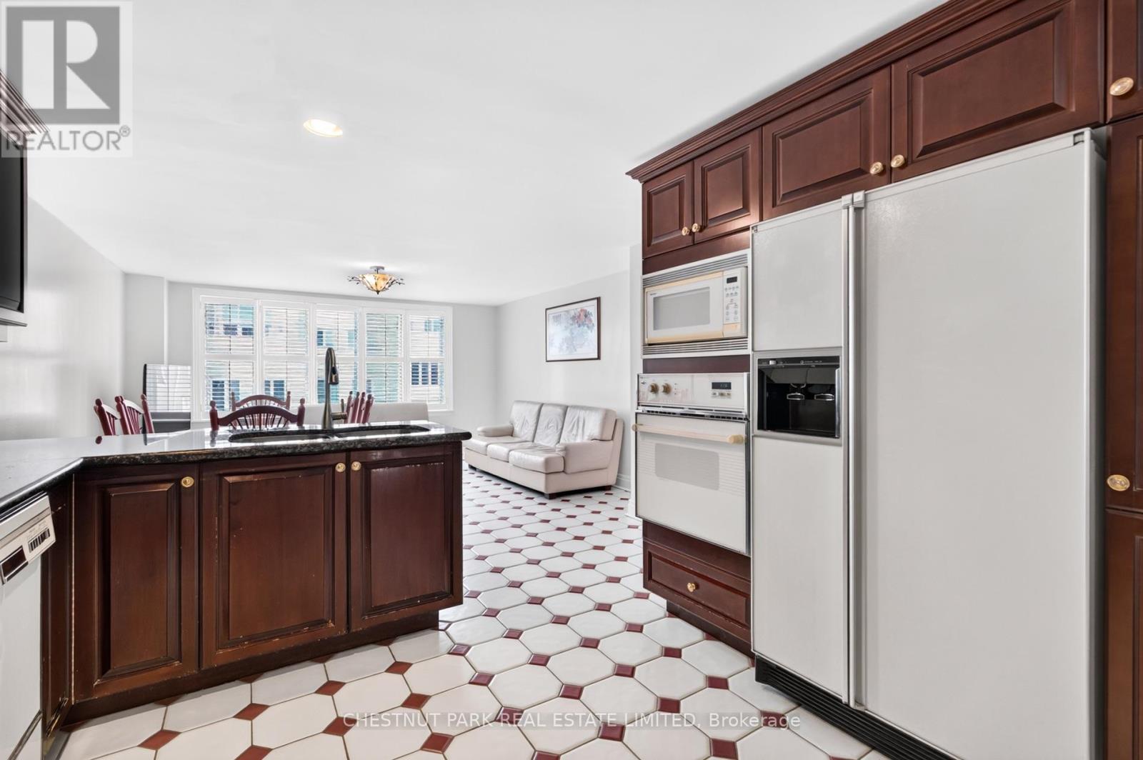 248 SPADINA ROAD - Image 17