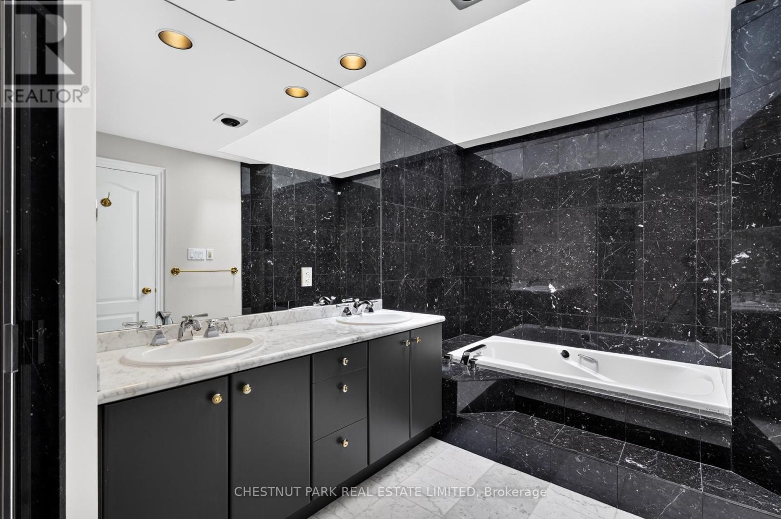 248 SPADINA ROAD - 23